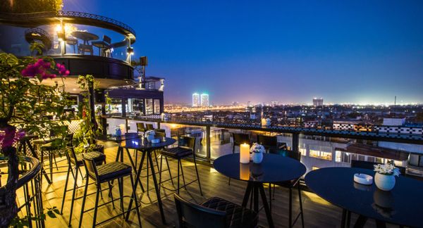 Rooftop bar ngắm cảnh phố đêm siêu chill siêu độc đáo