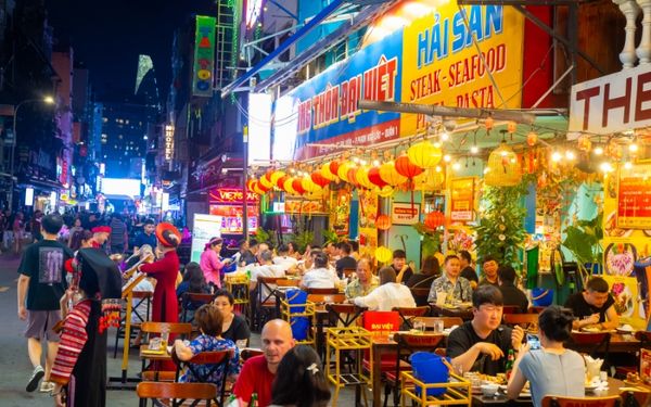 Nghỉ ngơi tại khách sạn và nhà hàng Đại Việt