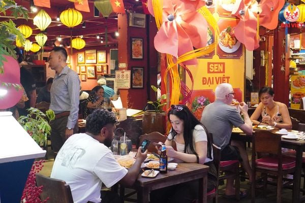 Dai Viet Restaurant - centrally located - professional service