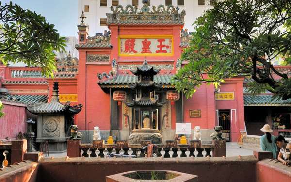 The Jade Emperor Pagoda (Chua Ngoc Hoang or Phuoc Hai Tu)