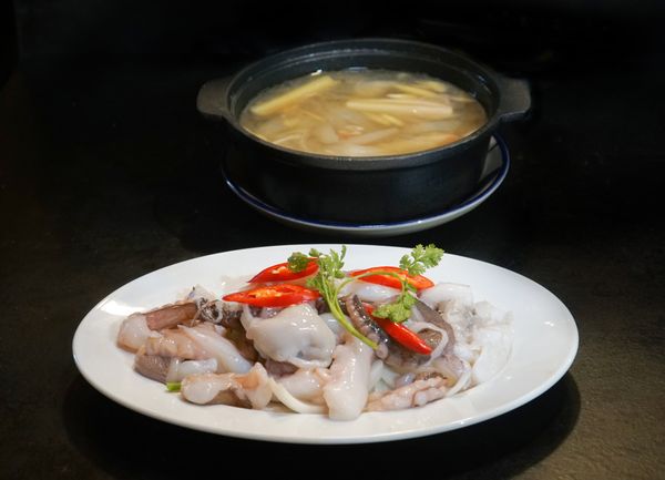 Vinegar hotpot octopus