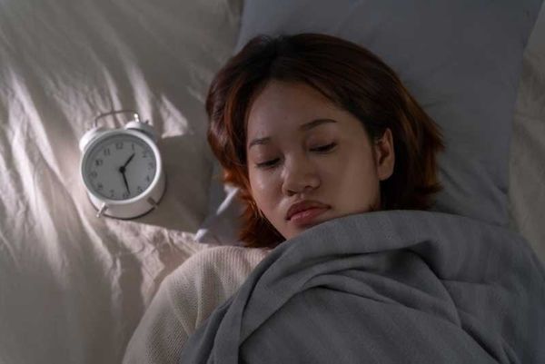 cách ngủ nhanh trong 1 phút giúp ngủ ngon