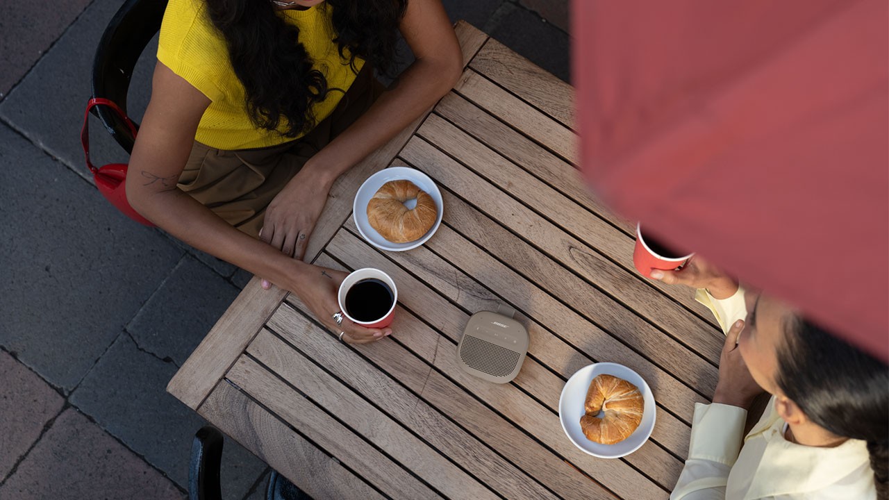 Loa Bluetoth di động Bose SoundLink Micro 2 ra mắt 2 phiên bản màu Xanh Chạng Vạng (Twilight Blue) & Sa Thạch (SandStone)