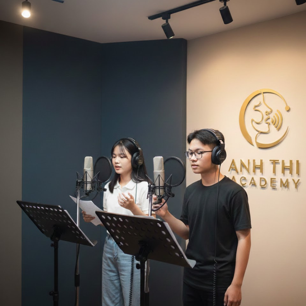 Tại sao nên chọn học luyện giọng online thay vì học trực tiếp?