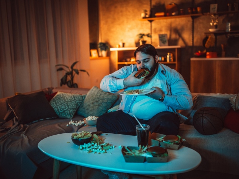 Ăn đêm gây kháng insulin không? Chuyên gia giải thích chi tiết