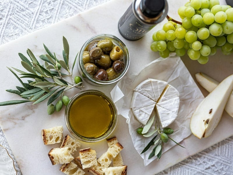 Dầu ô liu thật và dầu ô liu giả: Làm sao để phân biệt?