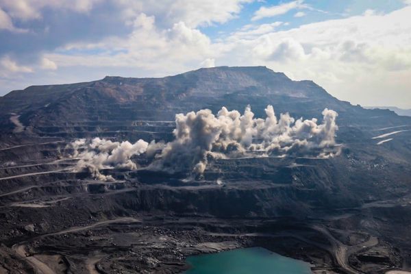 Ô nhiềm tiếng ồn và khói bụi tại các mỏ than lộ thiên