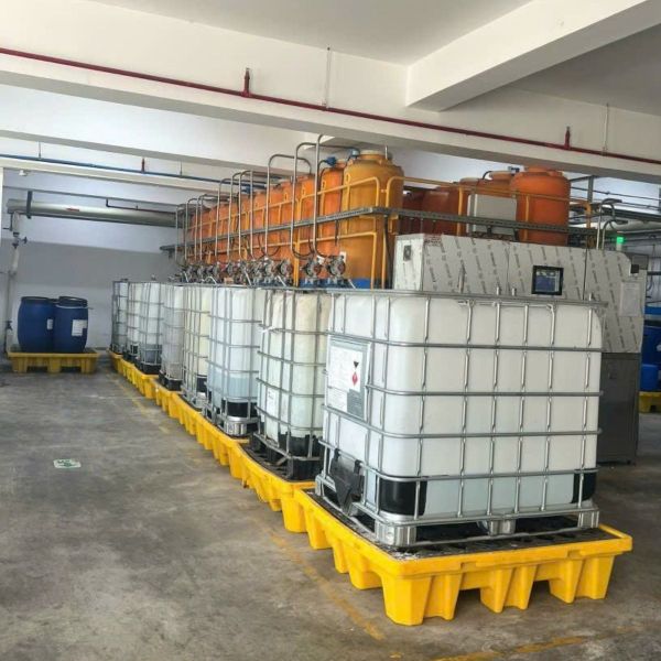 Pallet chống tràn dầu làm từ nhựa HDPE sử dụng các khu công nghiệp