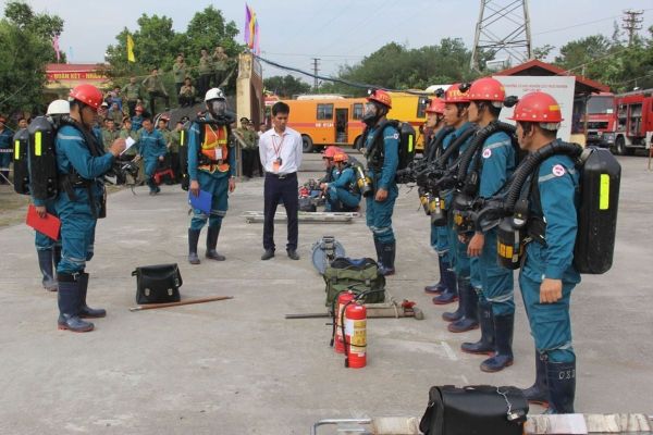 Trang bị đồng bộ các thiết bị bảo hộ cho thợ mỏ Quảng Ninh