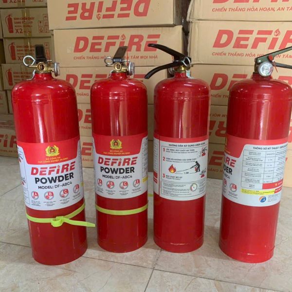 Trang bị bình chữa cháy bột đa dụng Defire 4kg dễ dàng sử dụng