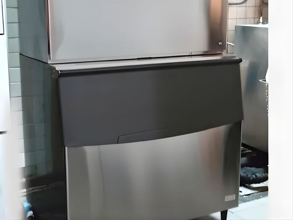 hình ảnh thực tế máy làm đá viên công nghiệp 7 tấn