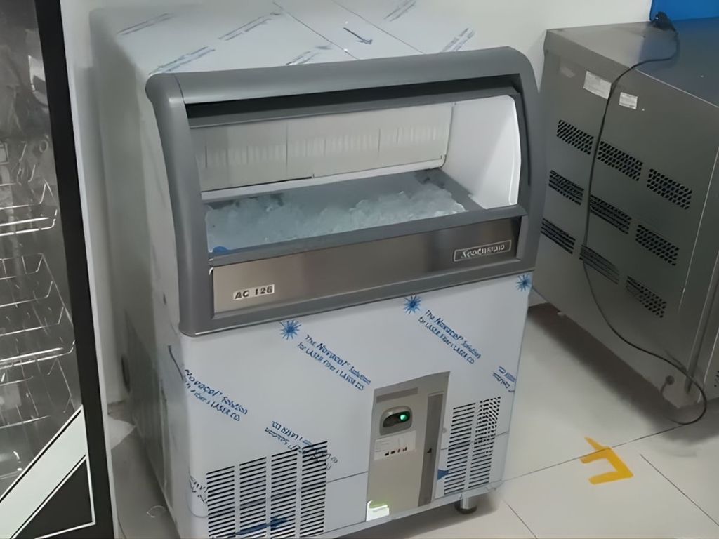 hình ảnh thực tế máy làm đá viên sạch