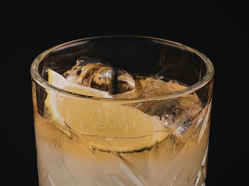 máy làm đá để pha martini