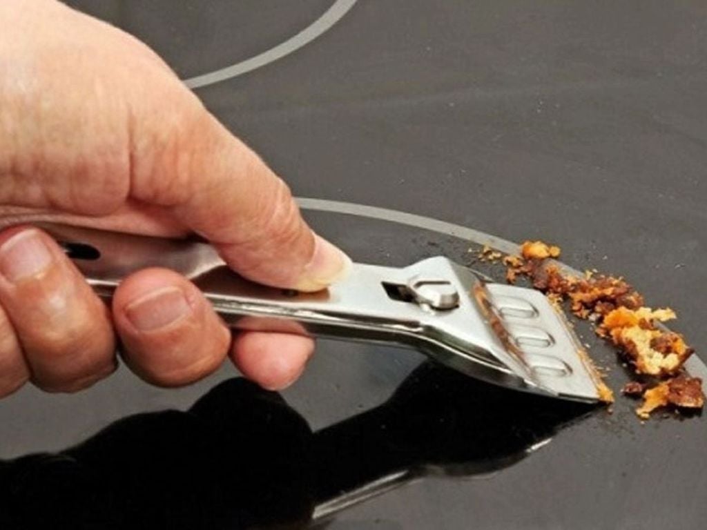 vệ sinh bếp điện công nghiệp loại bỏ thức ăn