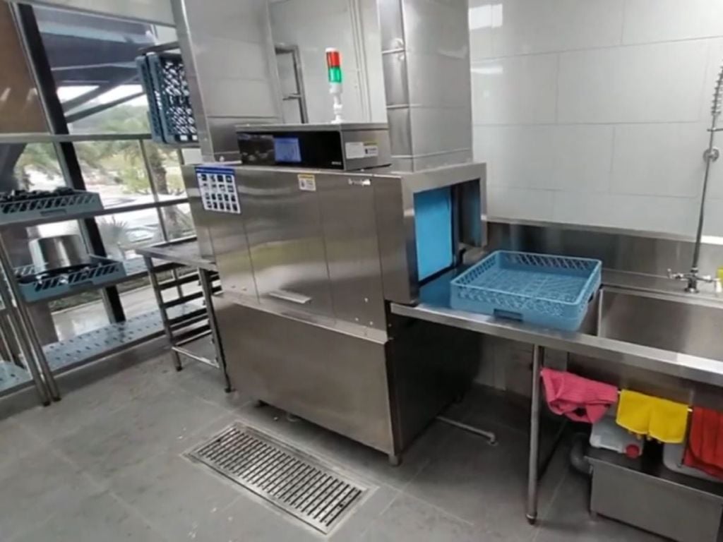 máy rửa bát công nghiệp và máy sấy bát công nghiệp