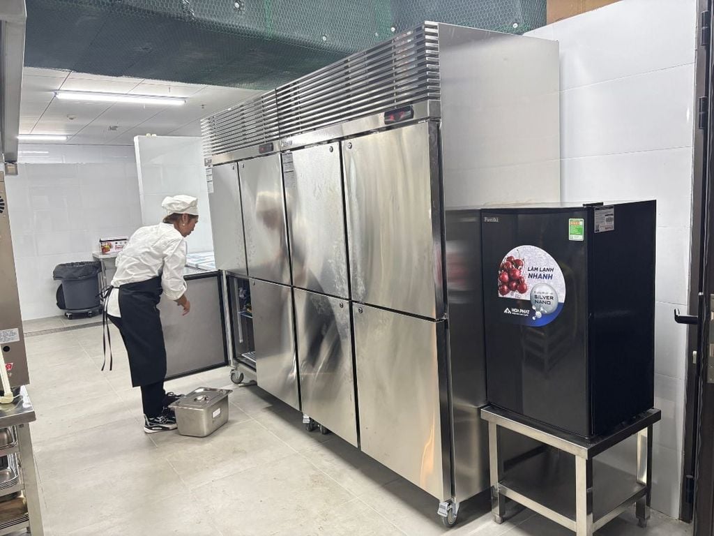 tủ lạnh công nghiệp là gì