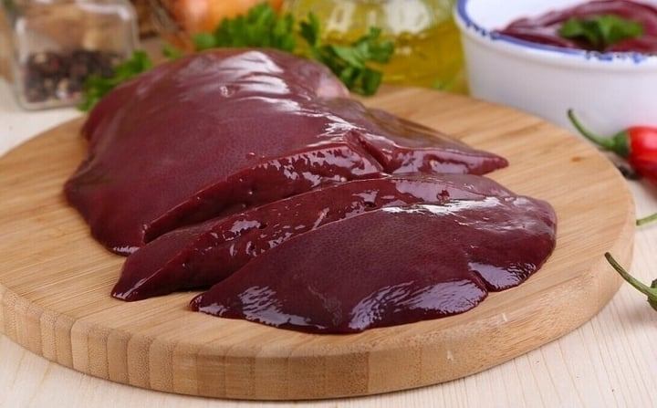 8. Gan động vật (gan heo, gan gà)