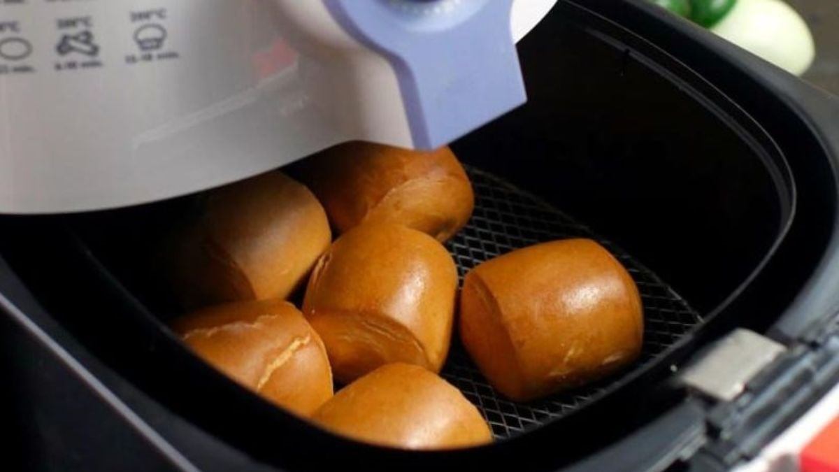 3. Bánh Bao Chiên Giòn - Vỏ Vàng, Nhân Thơm Đậm Đà