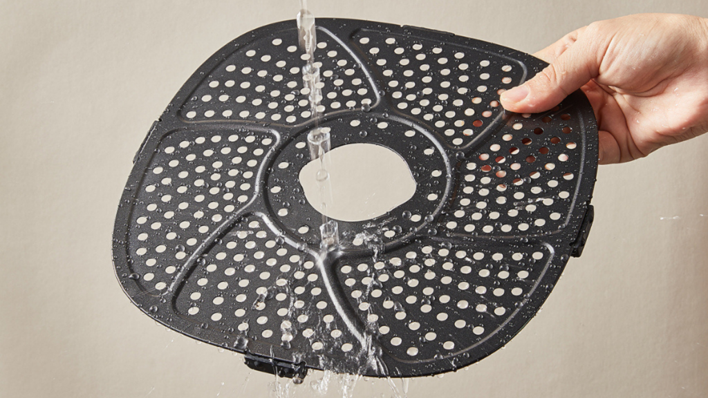 4. Cách Làm Sạch Vết Bẩn Cứng Đầu Trên Khay Chống Dính