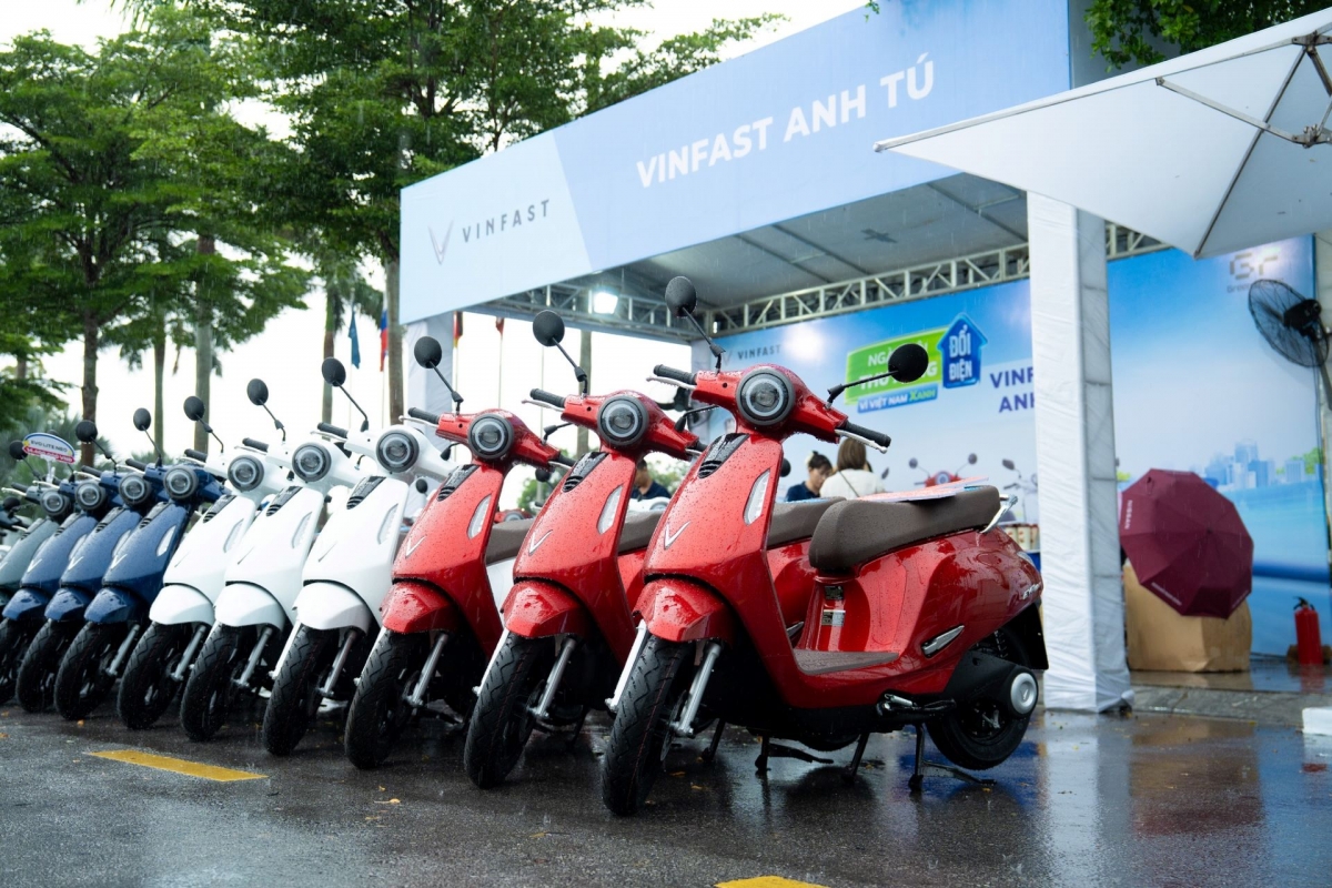 Học sinh mê mẩn, phụ huynh cũng “gật đầu” với xe máy điện VinFast Evo Lite Neo