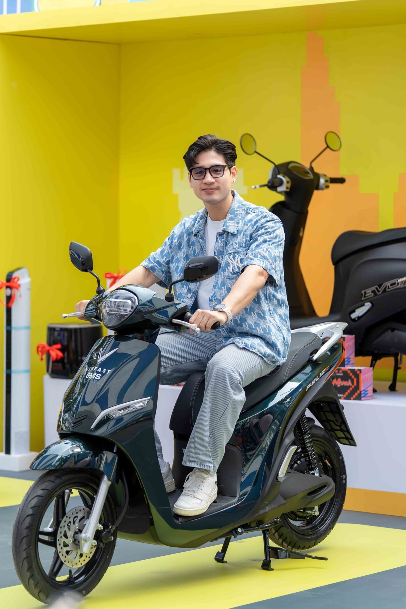 Người dùng hào hứng “bỏ xăng - sống xanh” cùng xe máy điện VinFast Feliz Neo