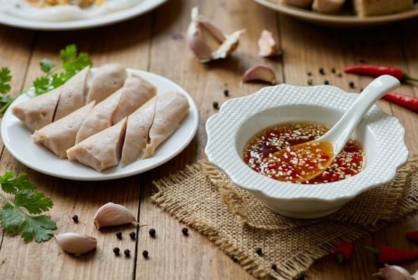 Nuoc mam toi ot cham cung cha hue thom nong
