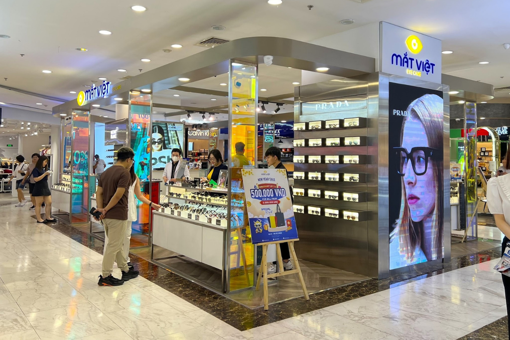 tai-sao-nen-mua-kinh-lao-tai-mat-viet