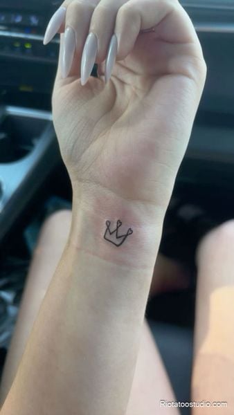 Hình xăm mini vương miện