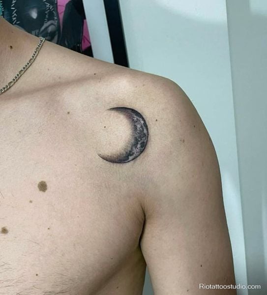 Hình xăm mini mặt trăng