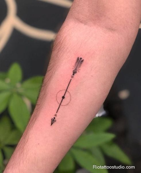 Hình xăm mini mũi tên