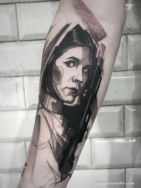 Xăm chân dung đen trắng