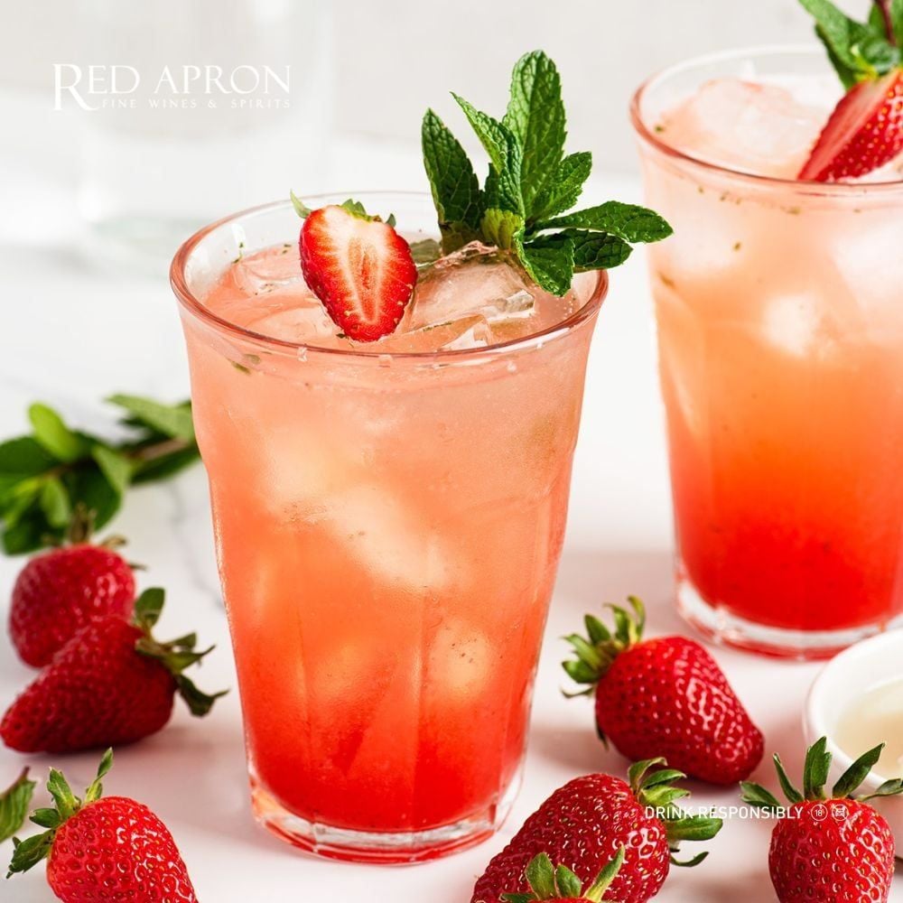 Mojito cocktail dâu tây màu hồng tươi mát