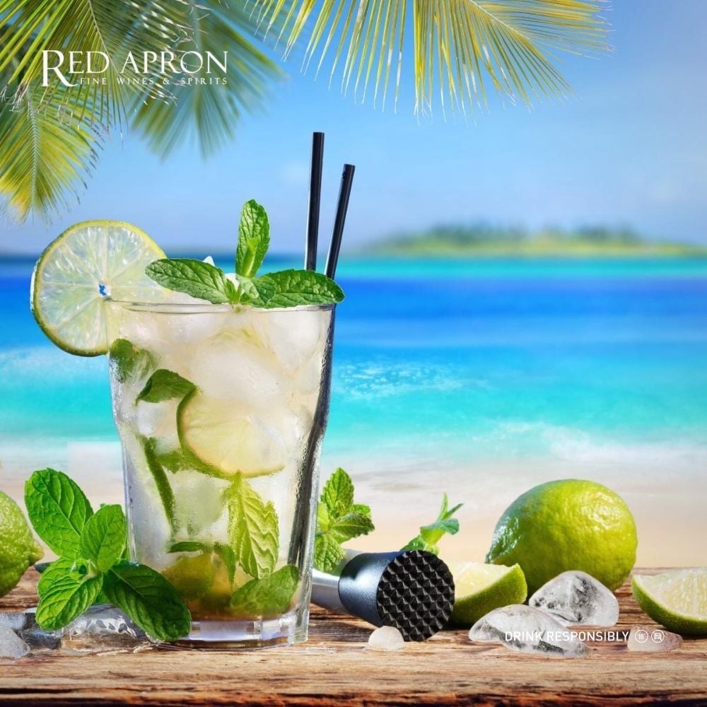 Mojito cocktail tại tiệc bể bơi mùa hè tươi mát