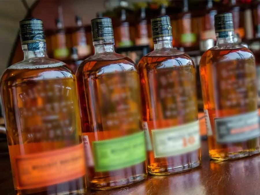 Bourbon có gam màu hổ phách từ nhạt đến đậm