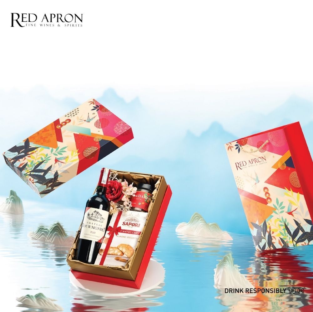 Giỏ quà tết cho nhân viên​ bao gồm bánh kẹo và rượu