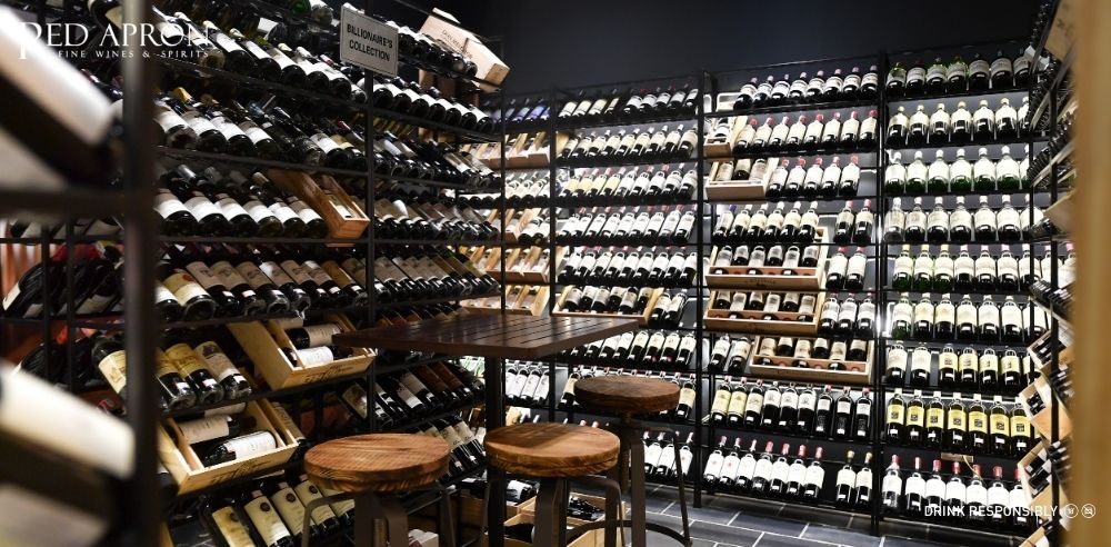 Kho/kệ rượu vang nhập khẩu được bảo quản chuyên nghiệp tại Red Apron TP.HCM