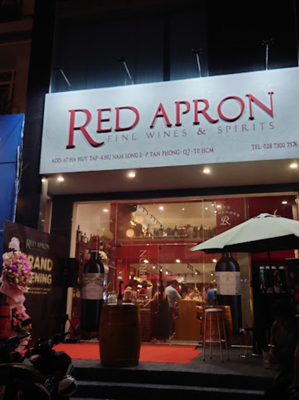 Cửa hàng Red Apron Fine Wines & Spirits tại TP.HCM, địa chỉ mua quà tết sài gòn uy tín