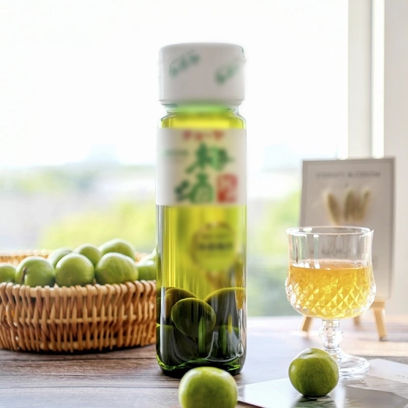 Rượu mơ Nhật là một loại rượu hoa quả được làm từ quả mơ xanh chưa chín