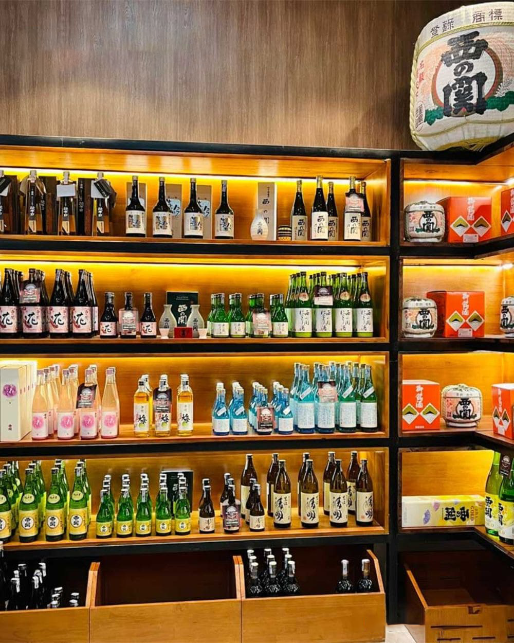Chai rượu Sake đã mở nắp cần được bảo quản trong tủ lạnh