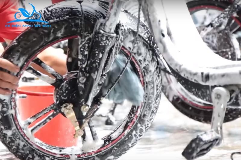 Cách rửa xe đạp điện đúng cách tại nhà