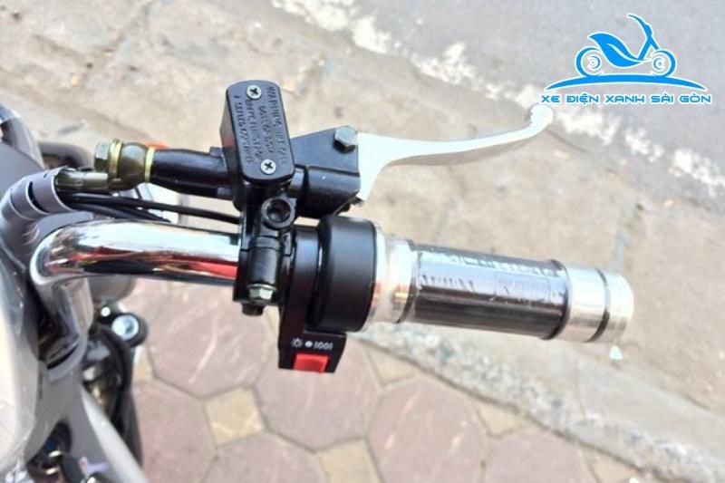 Tay ga và tín hiệu cảm biến xe đạp điện bị nhiễu