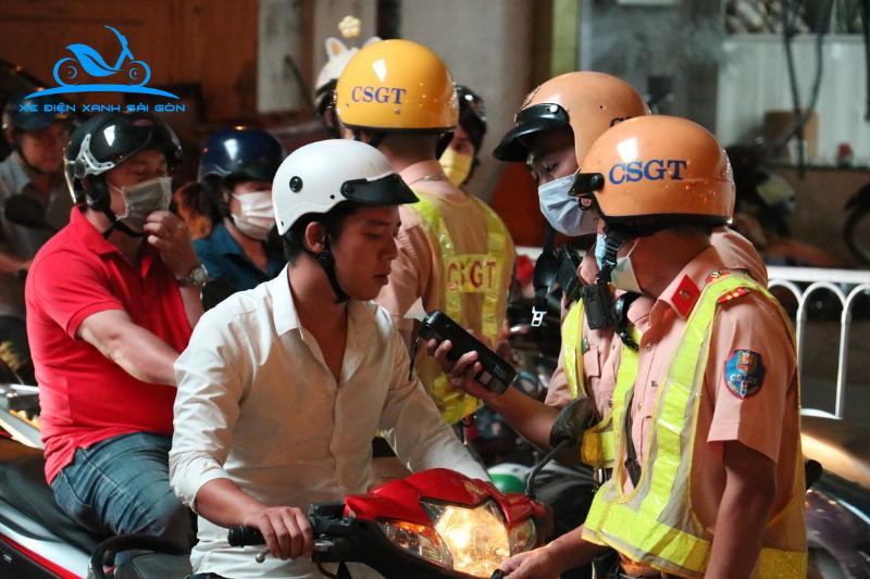 Mức phạt nồng độ cồn khi đi xe đạp điện mới nhất 2025