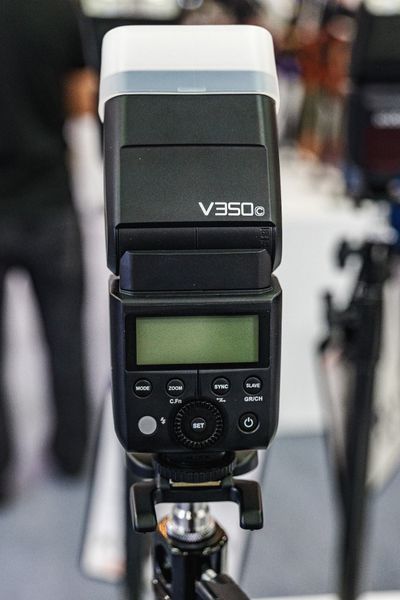 Tại Sao Ánh Sáng Flash Studio Quan Trọng Hơn Bạn Nghĩ?