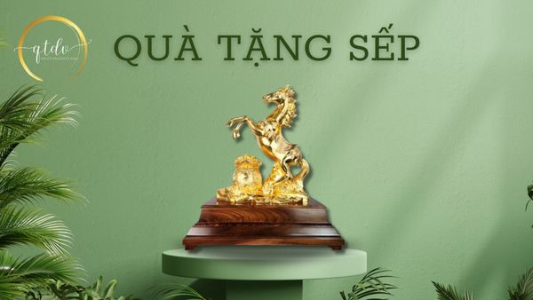 Tổng hợp quà tặng Sếp nam và Sếp nữ ý nghĩa và độc đáo