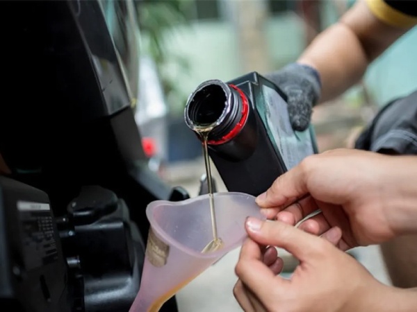 thay-nhot-xe-may-dinh-ky