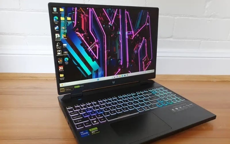 Đặt laptop trên bề mặt phẳng, cứng và thoáng mát