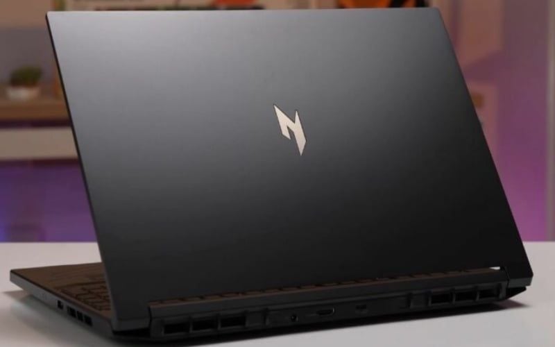 Vỏ nhôm cứng cáp, nhẹ 2.1kg, mỏng, dễ mang theo hơn laptop gaming truyền thống