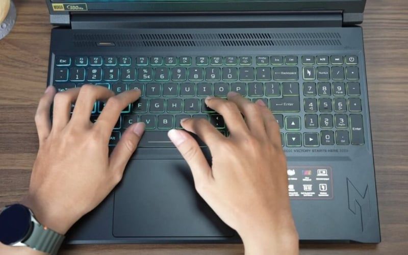 Laptop sở hữu&nbsp;bàn phím hành trình sâu với&nbsp;độ nảy tốt