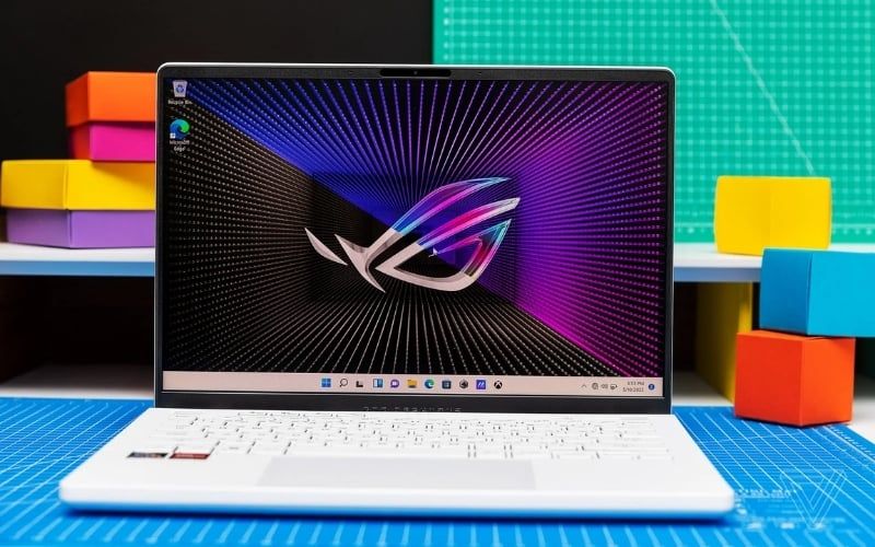 Laptop gaming cho dân thiết kế cần CPU mạnh, GPU rời, màn hình chuẩn màu, RAM 16GB+, SSD NVMe và tản nhiệt tốt