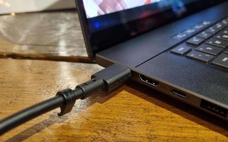 Luôn cắm sạc khi thực hiện các tác vụ hiệu năng cao